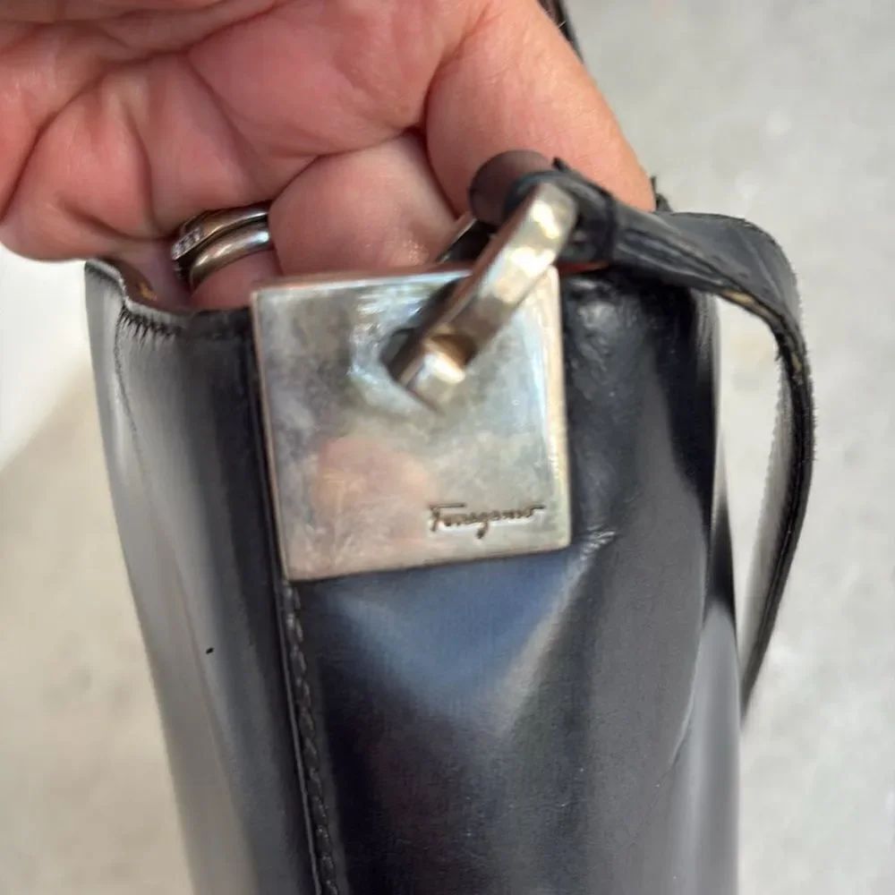 Ferragamo shoulder bag - Picture 8 of 13